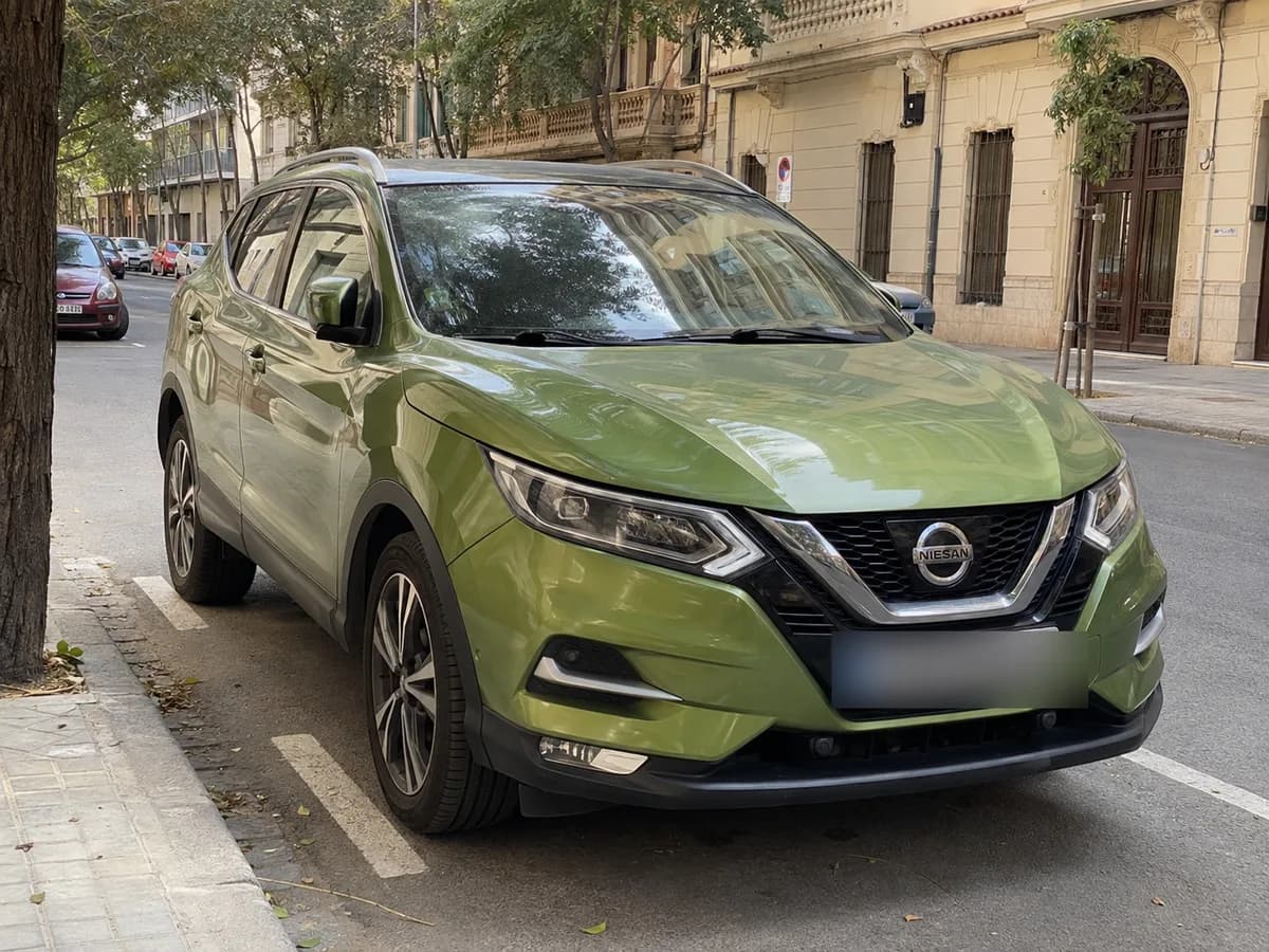 Nissan Qashqai verde metálico