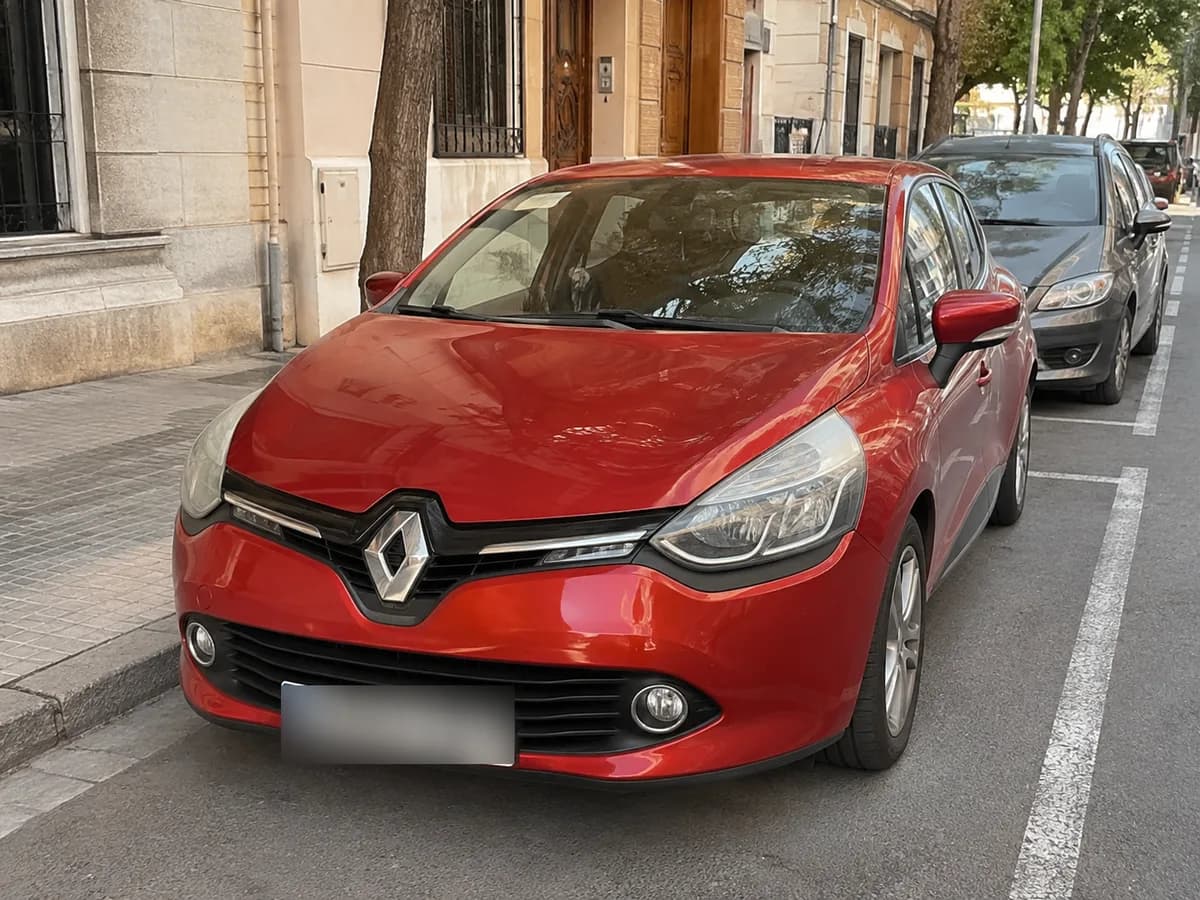 Renault Clio vermelho